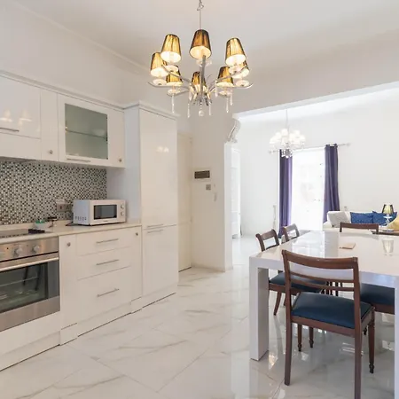 Charming In Apartment *